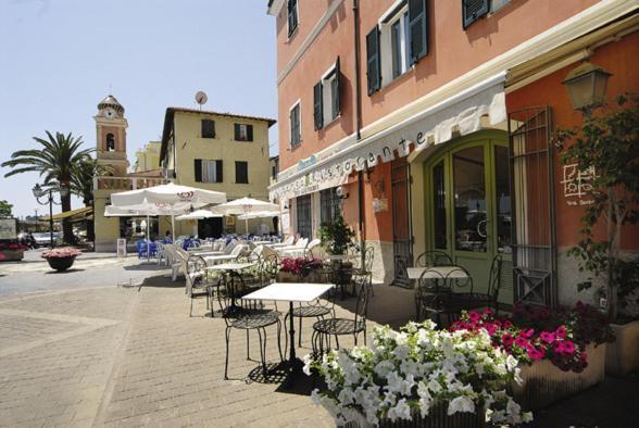 Hotel Vita Serena Arma di Taggia Exterior photo